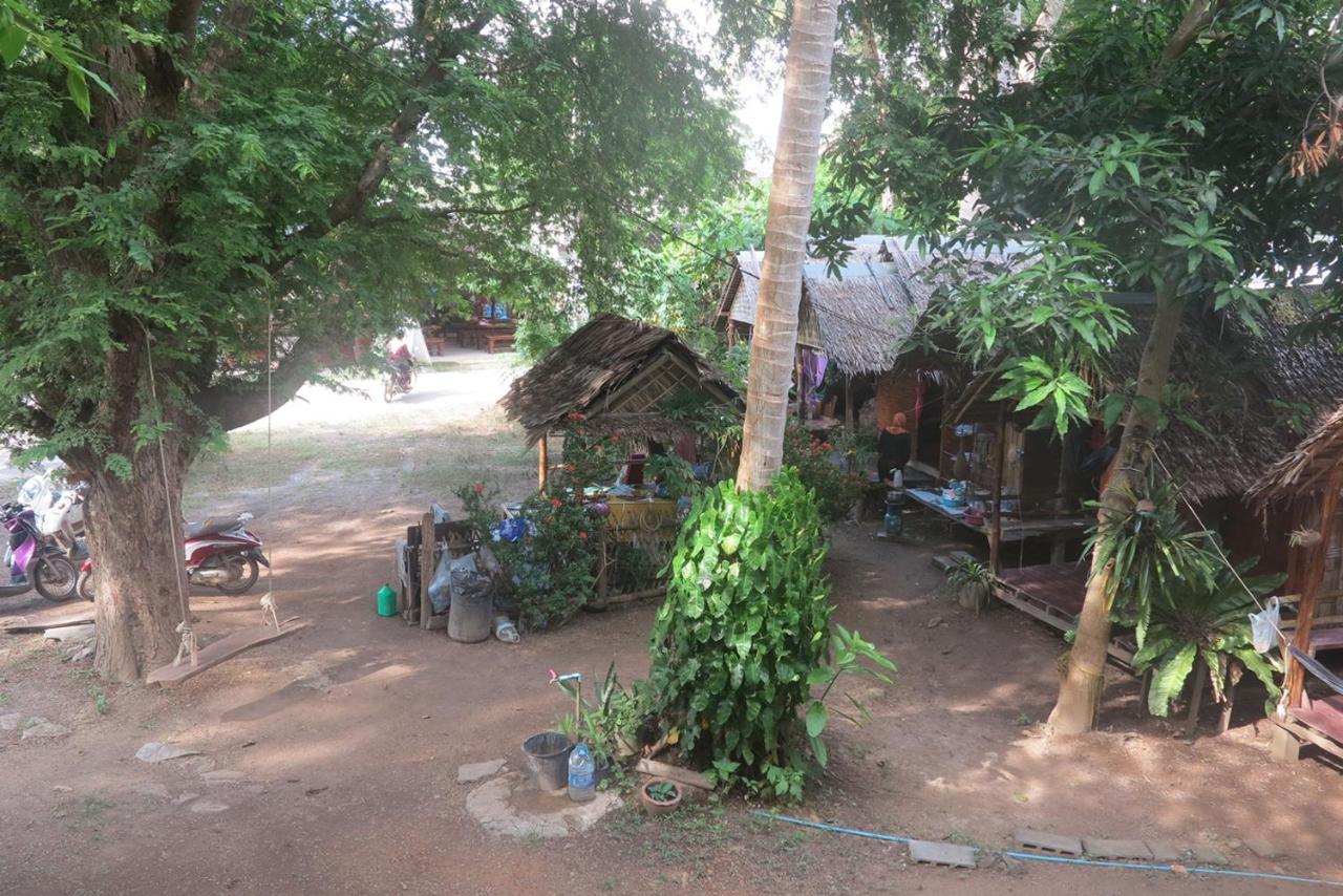 Отель Easy Huts Ко-Ланта Экстерьер фото